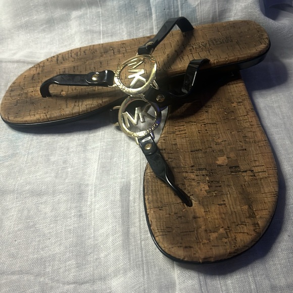 Michael kors sandals size 7 - Picture 2 of 2